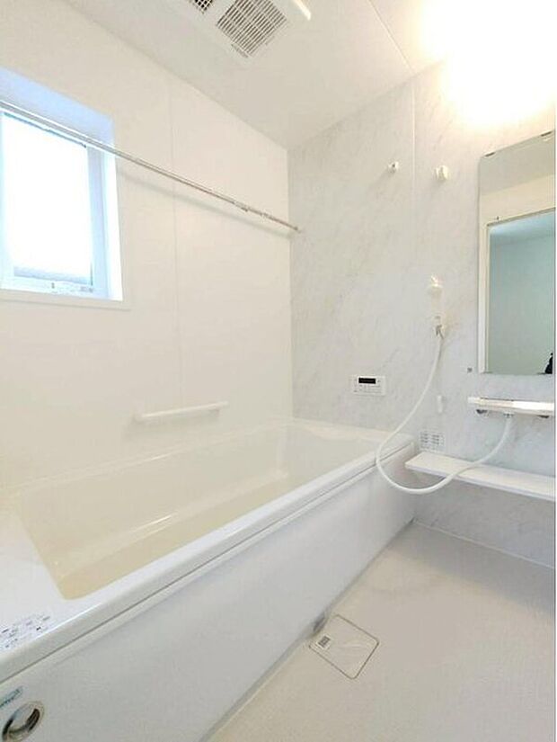 【浴室】1坪以上広さを設けた浴室で、ゆったりバスタイム♪
お子様と一緒に入るにも充分な広さです。
一日の疲れを癒せます♪