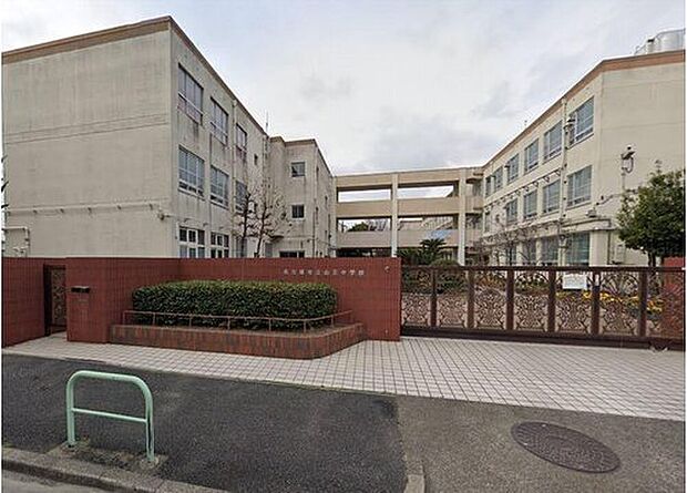 名古屋市立山王中学校(約1,000m)