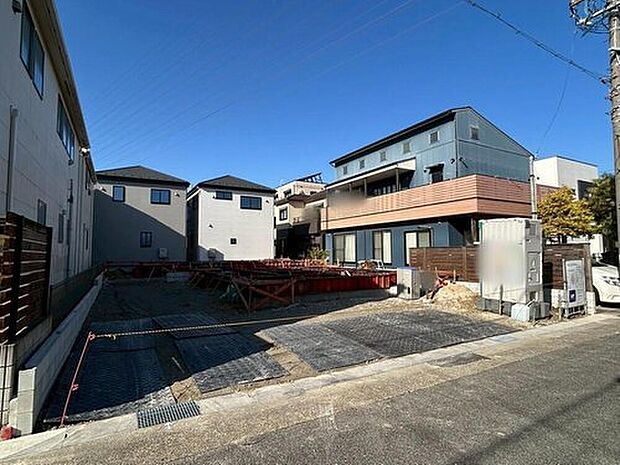 【現地外観写真】全1邸☆
一戸建てのメリットは、「自分の土地」を自由に使えること。好きなペットが飼えるほか、ガーデニングやDIY、車やバイクの手入れなど様々な趣味を楽しめます♪