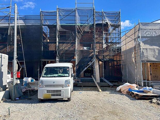 【現地外観写真】全３邸☆２号棟
完成に向けて現在建築工事中です☆土日・平日を問わず毎日モデルハウスにて物件説明会を開催中☆お気軽にお問い合わせ下さい☆