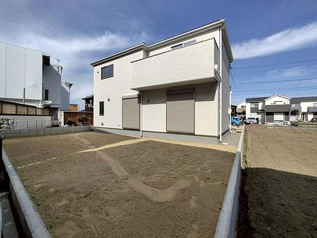 【現地外観写真】2号棟
土日・平日を問わず毎日モデルハウスにて物件説明会を開催中☆お気軽にお問い合わせ下さい☆