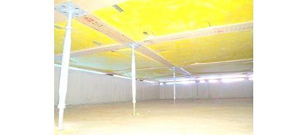 【鋼製床束】サビやシロアリを寄せ付けず、長期間の使用でも痩せず、腐らず、メンテナンス性にも優れています。