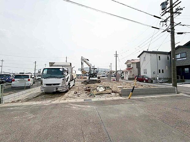 【現地外観写真】土日・平日を問わず毎日モデルハウスにて物件説明会を開催中☆