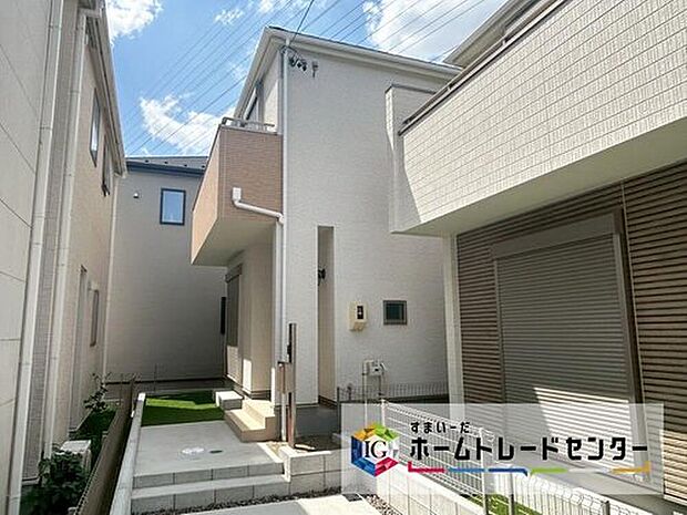 【現地外観写真】A号棟
完成しておりますので、室内ご内覧いただけます♪ご不明点等、スタッフがしっかりと説明させていただきます！
