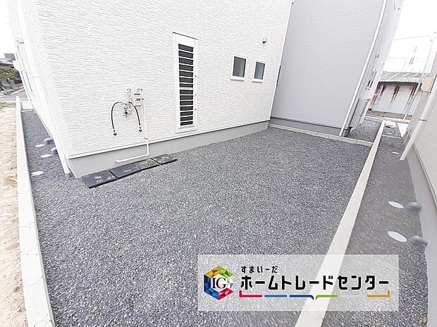 【1号棟お庭スペース】広々としたお庭スペースございます♪バーベキューやガーデニングにも便利なゆとりのあるスペース♪
