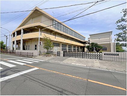 稲沢市立祖父江中学校 1786m(徒歩23分)