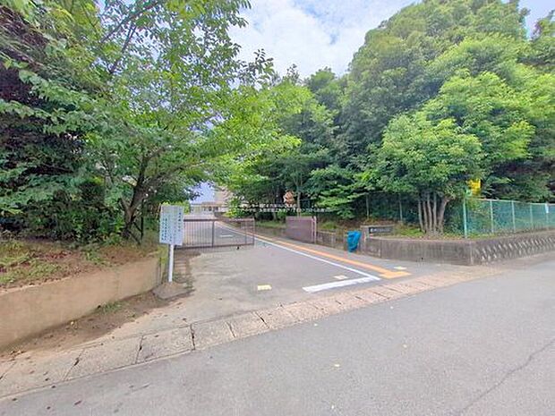蟹江町立学戸小学校（約800m）