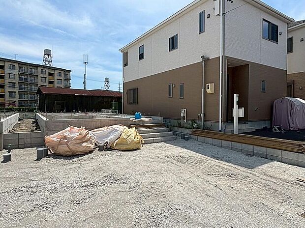 【現地外観写真】全３邸☆住宅の構造や設備仕様・完成イメージなどのご質問はいつでもお気軽にお問い合わせ下さいませ☆資料もお送りいたします♪