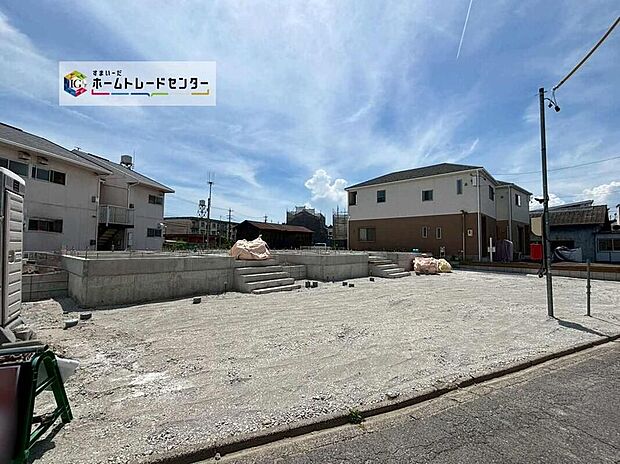 【現地外観写真】駐車２～４台可能（３号棟は４台）♪収納スペース豊富☆