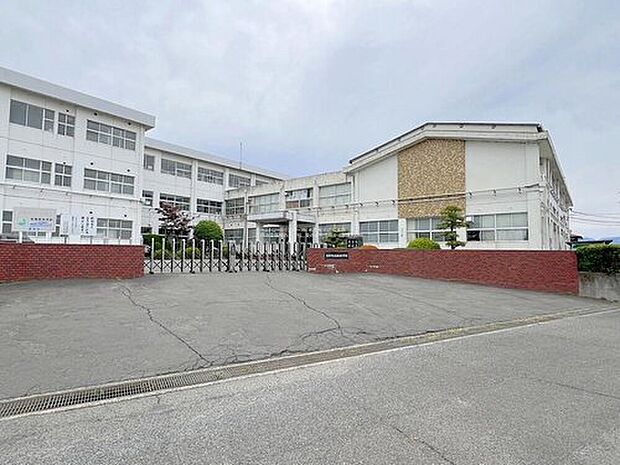 愛西市立佐織西中学校（約1,600m）