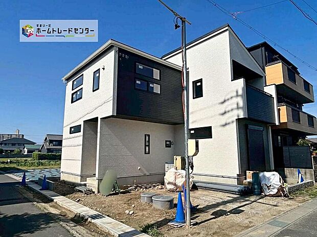 【現地外観写真】全１邸並列２台駐車可能♪完成に向けて現在建築工事中です☆住宅の構造や設備仕様・完成イメージなどの資料もお送りいたします♪お気軽にお問い合わせ下さい☆
