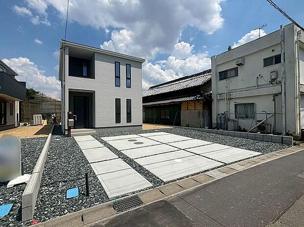 【現地外観写真】２号棟完成しております！本日内覧可能です！弊社では現地販売会を行っておりません。現地ご見学の際はお気軽にお問い合わせ下さい☆