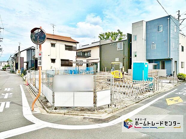 【現地外観写真】一戸建ての大きなメリットは、「自分の土地」を自由に使えること。好きなペットが飼えるほか、ガーデニングやＤＩＹ、車やバイクの手入れなど様々な趣味を楽しめます♪