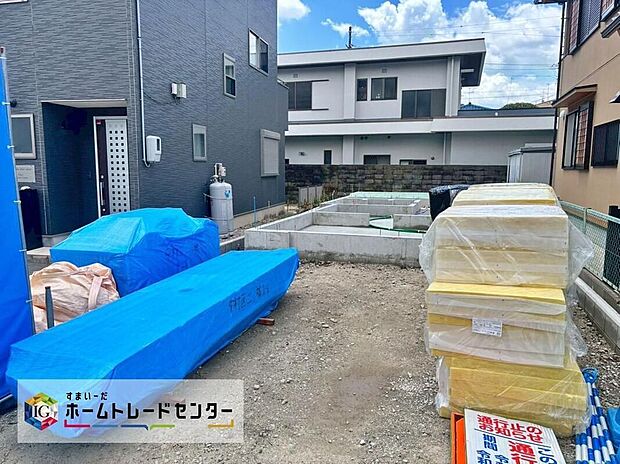 【現地外観写真】一戸建てのメリットは、「自分の土地」を自由に使えること。好きなペットが飼えるほか、ガーデニングやDIY、車やバイクの手入れなど様々な趣味を楽しめます♪