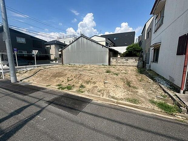 【現地外観写真】一戸建ての大きなメリットは、「自分の土地」を自由に使えること。好きなペットが飼えるほか、車やバイクの手入れなど様々な趣味を楽しめます♪
