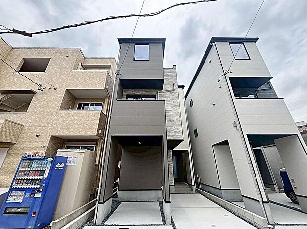 【現地外観写真】１号棟完成しております！本日内覧可能です！弊社では現地販売会を行っておりません。現地ご見学の際はお気軽にお問い合わせ下さい☆