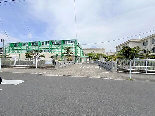 津島市立神守中学校（約1,700m）