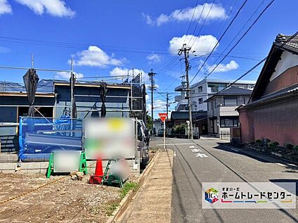 【前面道路含む現地写真】