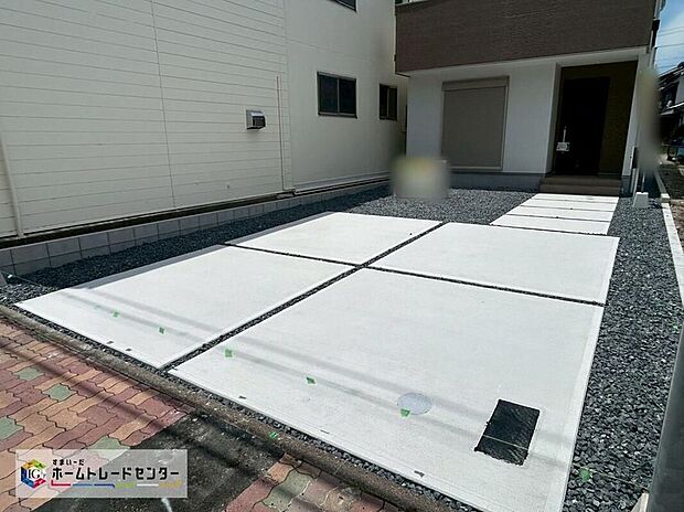 【駐車場】カースペース2台分ございますので、家族分の自転車を駐輪したり、来客用の駐車スペースとしてもお使いいただけます。