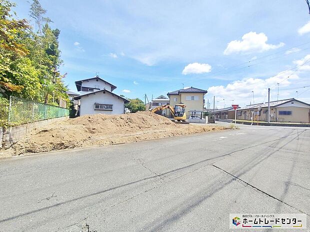 現地をご覧いただきながら、住まいの夢をお聞かせください。地震に強いオリジナル工法を是非お確かめ下さい♪
お客様に合った資金計画書の作成や近隣の完成物件のご紹介も可能です♪