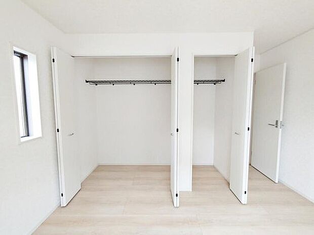 【収納】☆1号棟☆収納スペースをしっかり設けることで、お部屋を広く使うことができます♪荷物を気にすることなく家具の配置をお好み通りにできるのも大きな魅力です。