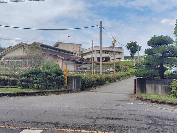 嵐山町立玉ノ岡中学校（約1,970m）