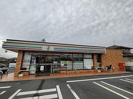 セブンイレブン鴻巣市役所前店 460ｍ(徒歩6分)