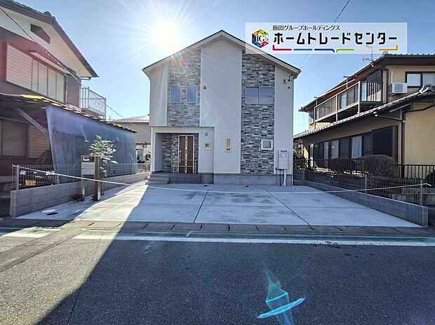 【現地外観写真】交通量はほとんどない閑静な住宅地です。ストレスフリーでお車の入出庫が可能♪ご見学予約受付です！