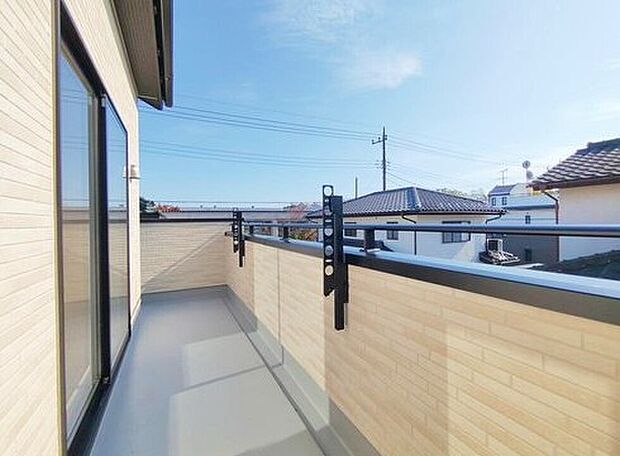 【バルコニー】バルコニーです。
陽が当たり気持ち良いです♪