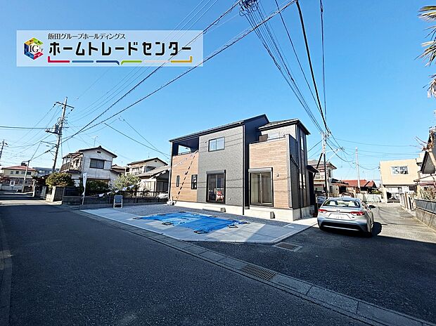 【前面道路含む現地写真】交通量はほとんどない閑静な住宅地です。ストレスフリーでお車の入出庫が可能♪ご見学予約受付です！