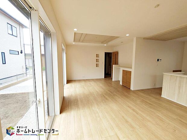 【リビング】☆１号棟☆家族の食事や団らんのほか、子供を遊ばせたり、友人を招いたりするＬＤＫは住まいの中心。長時間過ごす場所だから、その空間は住まい全体の居心地を左右します