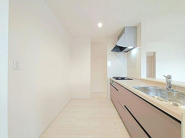 【キッチン】【2号棟】対面式システムキッチン