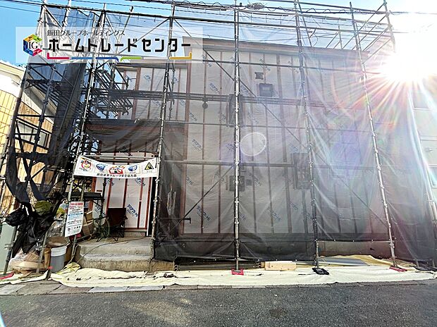 【現地外観写真】【11/15撮影】駐車スペース2台♪ご夫婦でお車を所有でき、お車でのお出かけも楽しめますね♪当日のご見学予約も承ります。現地をご覧いただきながら、住まいの夢をお聞かせください。

