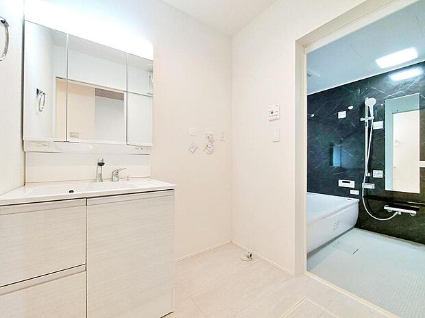 【洗面台・洗面所】洗面室です。