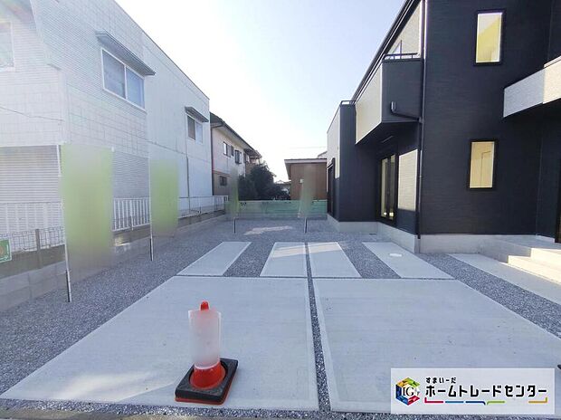 【駐車場】ファミリーカーの需要が多い中、駐車場も広めに確保いたしました。マンションとは違う敷地内駐車。ご主人様のお車のお手入れにも気合が入りますね。