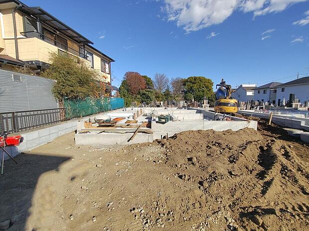 【現地外観写真】ご予約をいただければ、平日や夜間でもご案内は可能です。お仕事の形態が多様化しておりますので、決まったお時間では中々身動きが取れないお客様も多いかと思います。お気軽にお申し出ください。