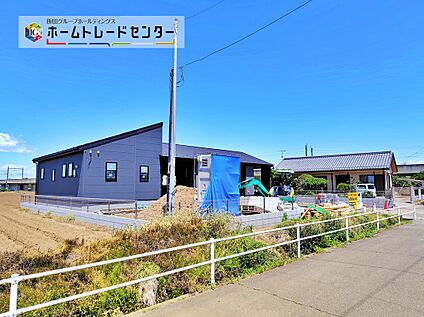 前面道路含む現地外観写真