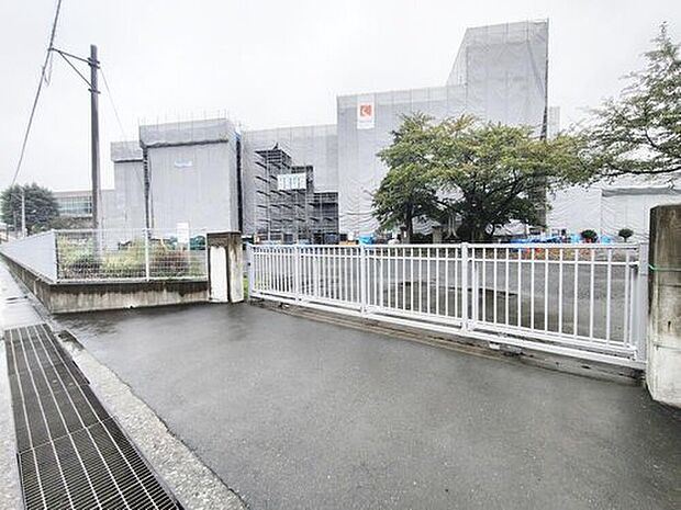 熊谷市立荒川中学校(約800m)