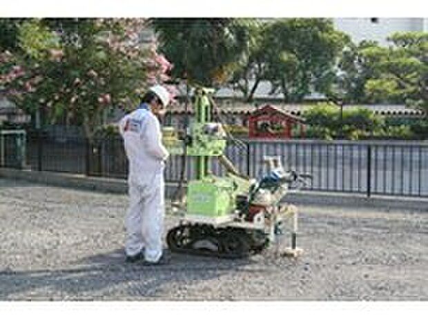 【【地盤調査】】基礎着工前に地盤調査会社による地盤調査を行っています。調査結果を元に必要に応じた、地盤補強等を実施し対策をとっております。万が一不同沈下による損害があった場合においても保全できる体制をとっております。