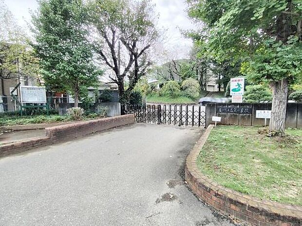 嵐山町立志賀小学校(約950m)