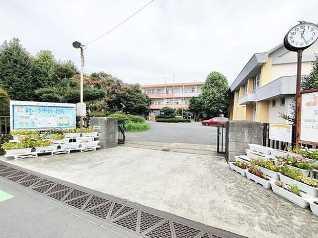 鴻巣市立鴻巣中学校(約1,500m)
