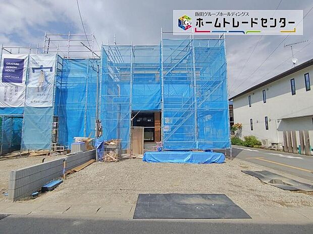 【前面道路含む現地写真】【2026年5月撮影】
前面道路は車通りが多くないので、お車の出し入れもラクラクです♪