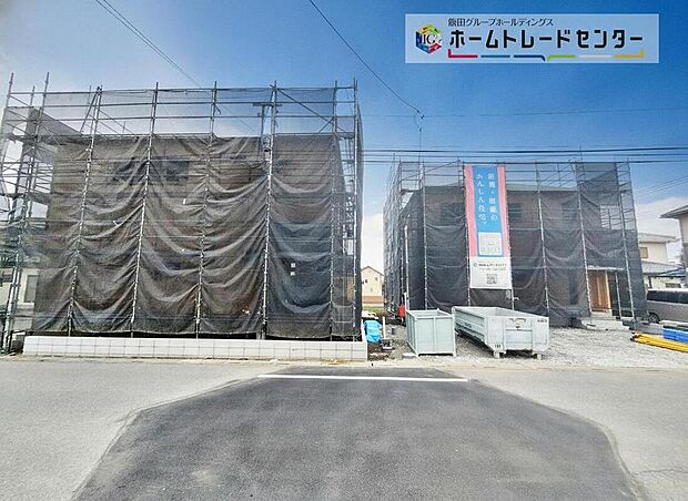 【前面道路含む現地写真】【2026年6月撮影】
(※空は生成AIによるものです) これから徐々に家の骨組みが出来上がっていきます。どんな家が建つのか楽しみですね♪