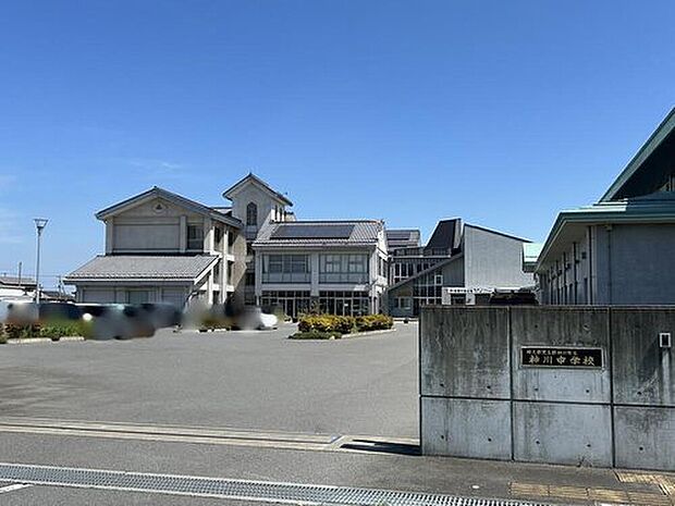 神川町立神川中学校(約1,400m)