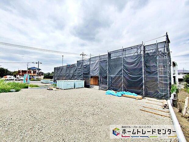 【現地外観写真】【2026年8月撮影】当日のご見学予約も承ります。同じものは2つとない「夢のマイホーム」との出会いが待っているかもしれません。今なら建築中の様子をご覧になることができます♪(2号棟)