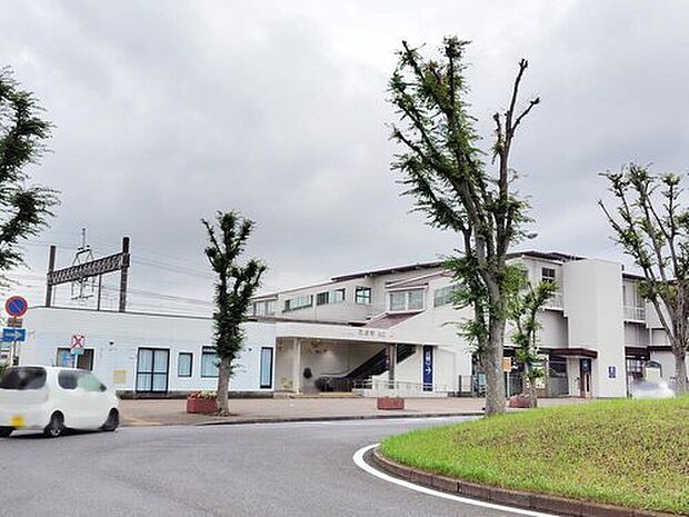 東武伊勢崎線「花崎」駅（約2,800m）
