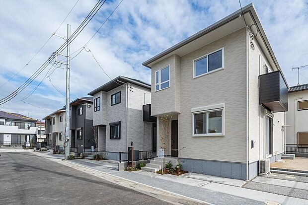 【外観】外壁は、セルフクリーニング機能のある壁材を使用し、きれいが長続きします。