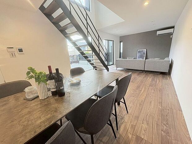 経験豊富な弊社スタッフが誠心誠意お客様のお住まい探しのサポートをさせて頂きます。是非お気軽にお問合せ下さい。