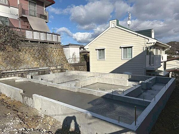 「宝塚市ふじガ丘」にて新築戸建て販売開始いたしました！
東側ひな壇につき陽当り良好です！
駐車2台可能！ぜひ、お問合せください♪
