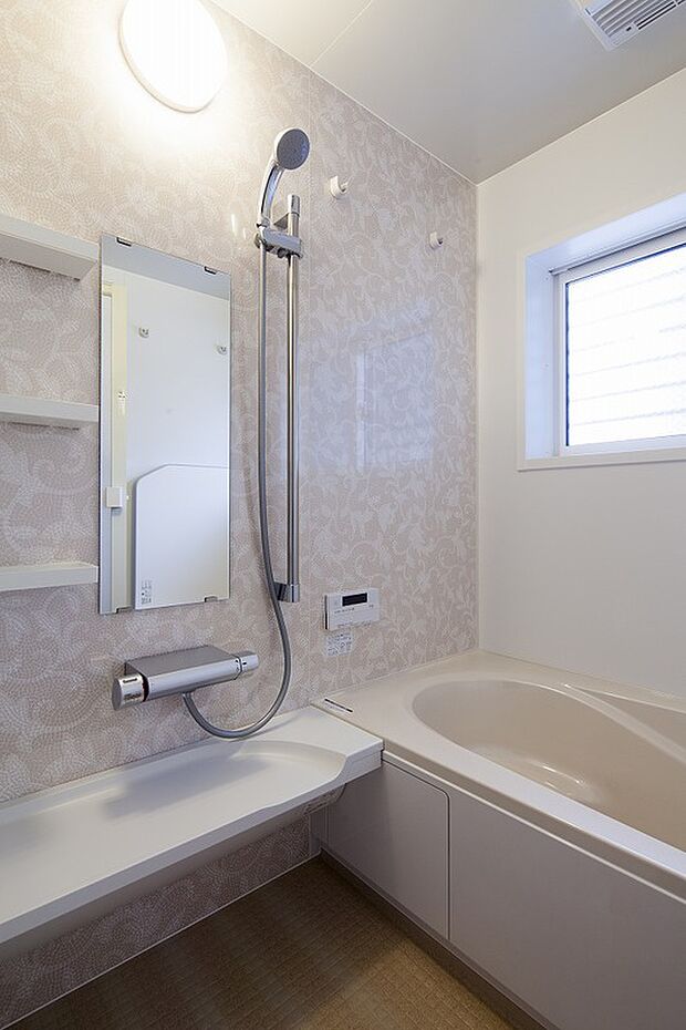 【建物プラン例（内観写真）】【同仕様写真】一日の疲れを癒すための心地よいバスタイムを演出する浴室はゆとりあるサイズを採用。